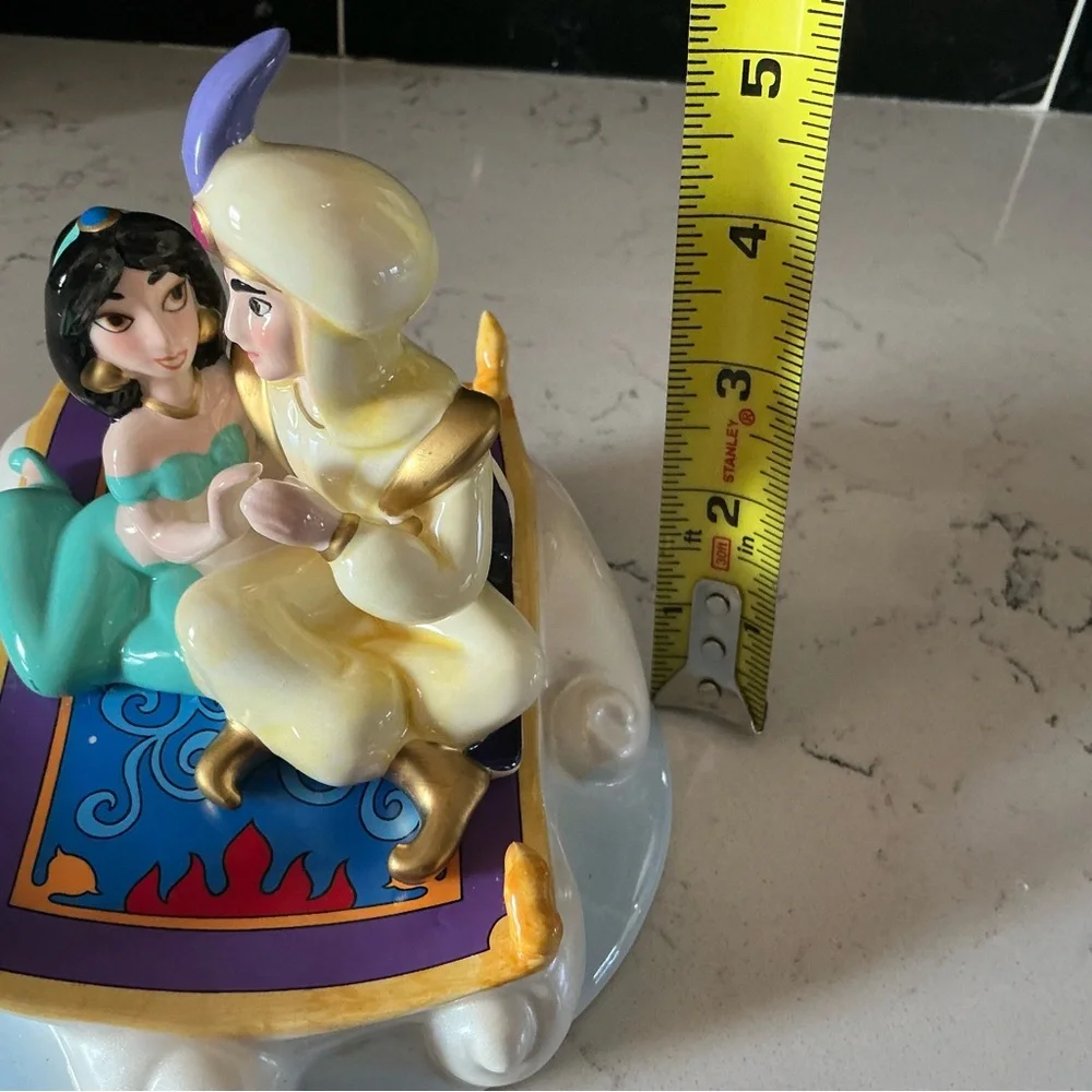 Disney Aladdin and Jasmine Magic Carpet Ride Figurine